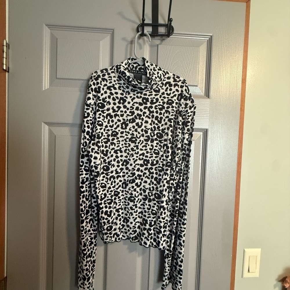 Como Black Leopard Print Mock Neck Long Sleeve Top - Women’s M